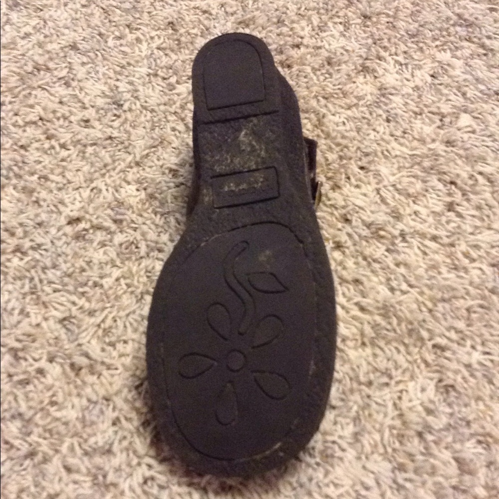 Shoes - Picture 3 of 6